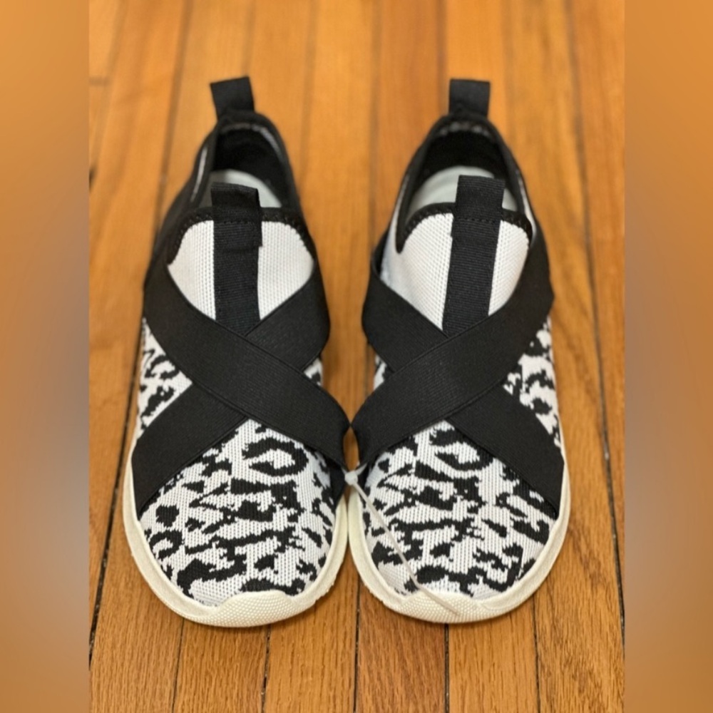 Ladies Jellypop slip on sneakers  size 8 NWT
